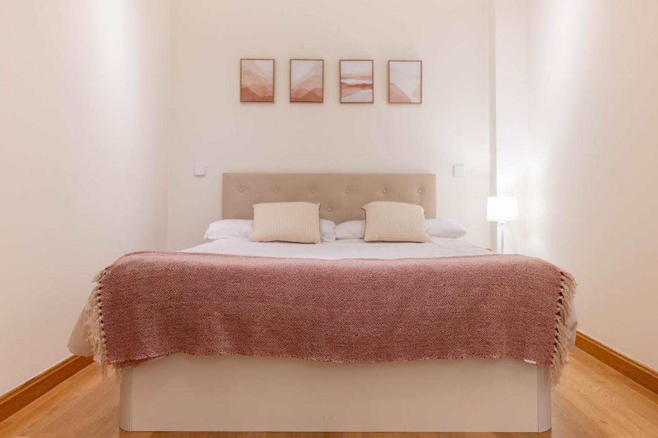 Amazing Apartment In Huertas Madrid Exteriör bild