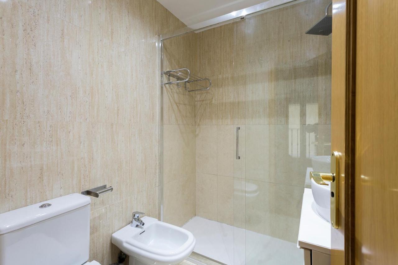 Amazing Apartment In Huertas Madrid Exteriör bild